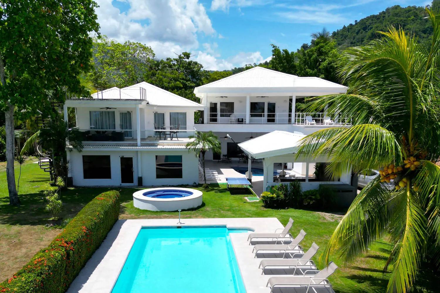 Casa Blanca beachfront vacation villa and private pool in Jacó, Costa Rica